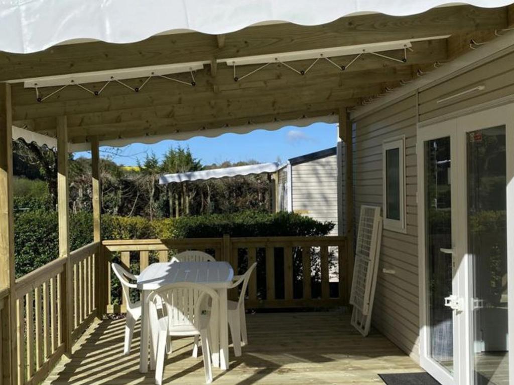 Gallery image of Mobil-home 4 pers avec terrasse à Guégon - API-1-52-558 in Guégon