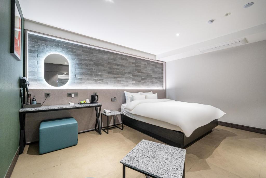 Hotel The Wall - Standard-Doppelzimmer