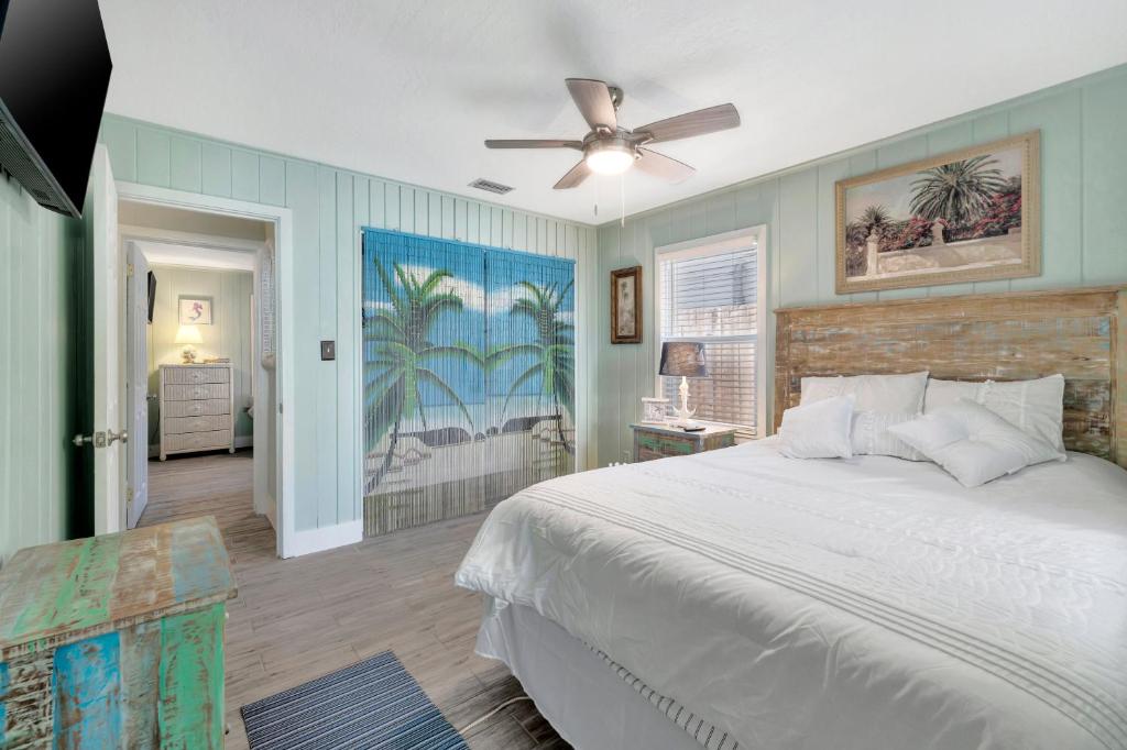 a bedroom with a bed and a ceiling fan at Treasure home in St-Pete Beach in St. Pete Beach