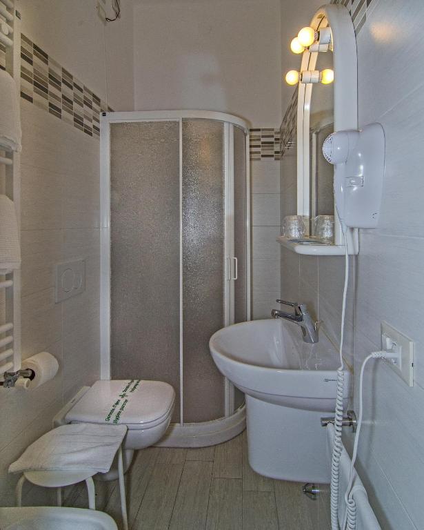 Koupelna v ubytování Hotel Montecarlo