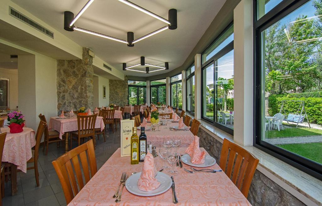 Restaurace v ubytování Hotel Montecarlo