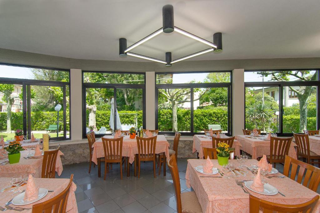 Restaurace v ubytování Hotel Montecarlo