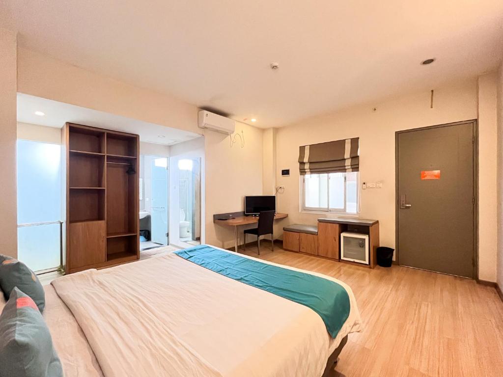 Sans Vibes Hotel Syariah Graha 100 Gubeng Surabaya - 豪华双人间