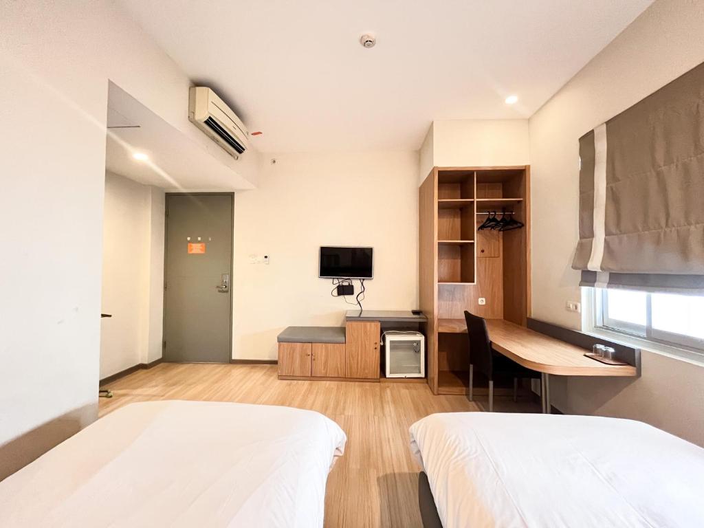 Sans Vibes Hotel Syariah Graha 100 Gubeng Surabaya - 豪华双床间