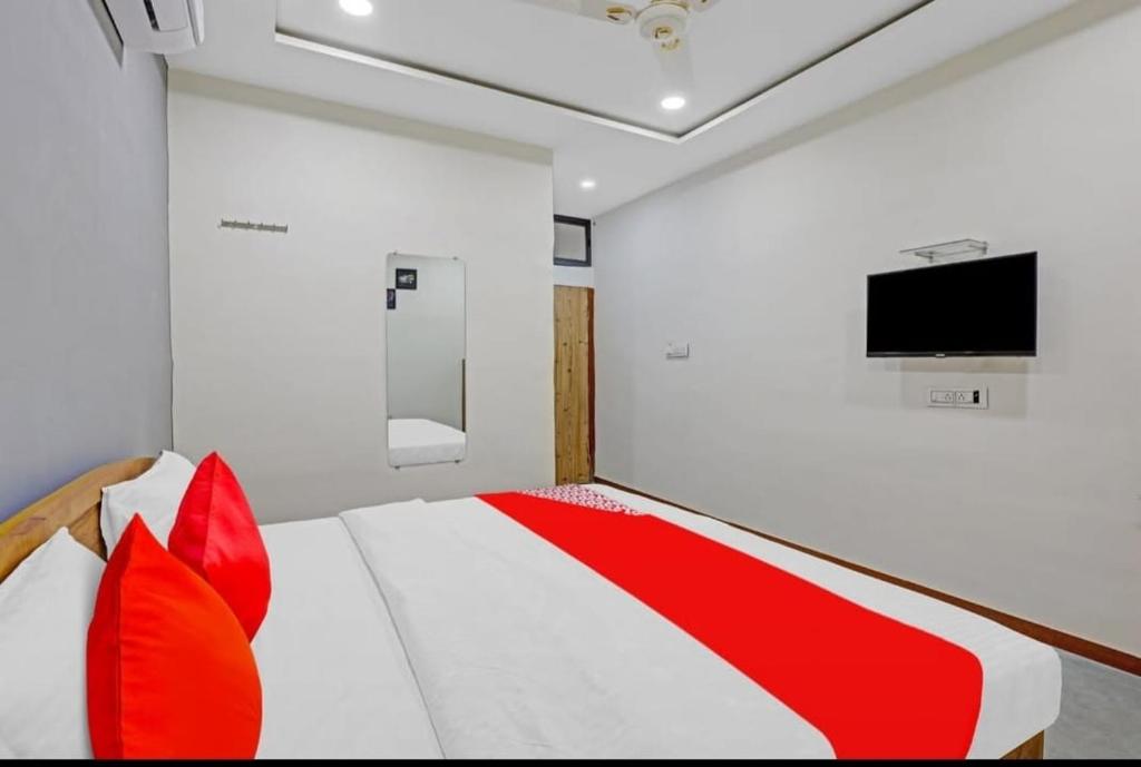 TV a/nebo společenská místnost v ubytování Hotel the saffron leaf inn