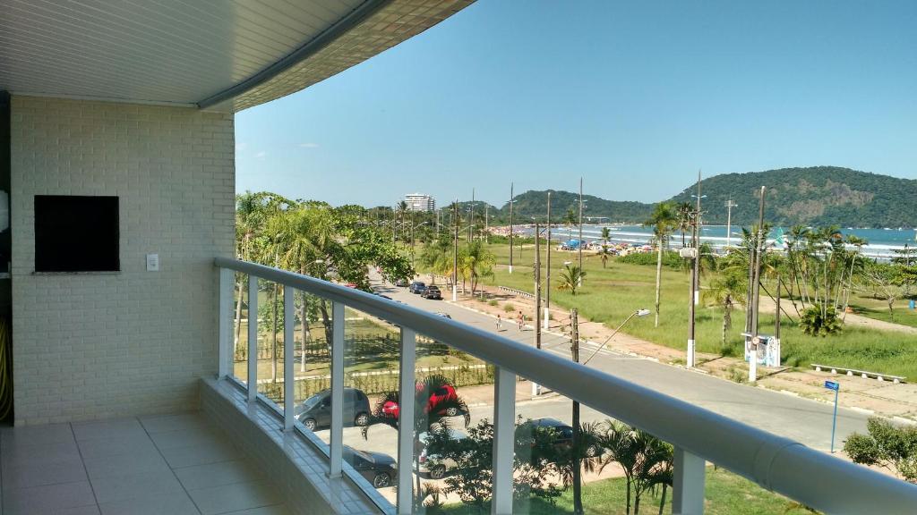 a balcony of a building with a view of a beach at Indaia Apartamento de Frente ao Mar in Bertioga
