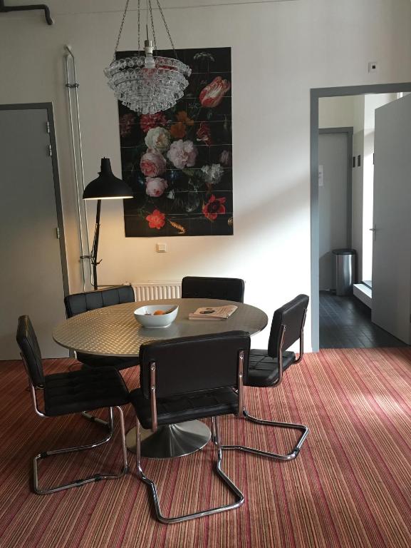 LABnul50 self check-in hotel Groningen - Resim 39