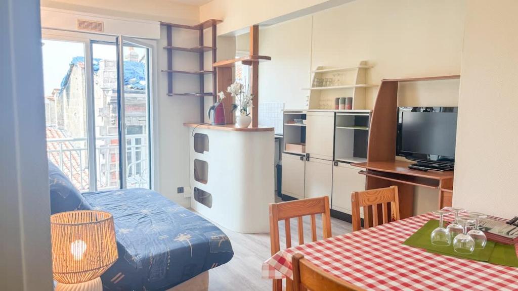 Cozy City apartement with Balcony