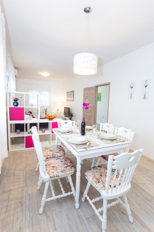 Kuchyňa alebo kuchynka v ubytovaní Apartment Perunika
