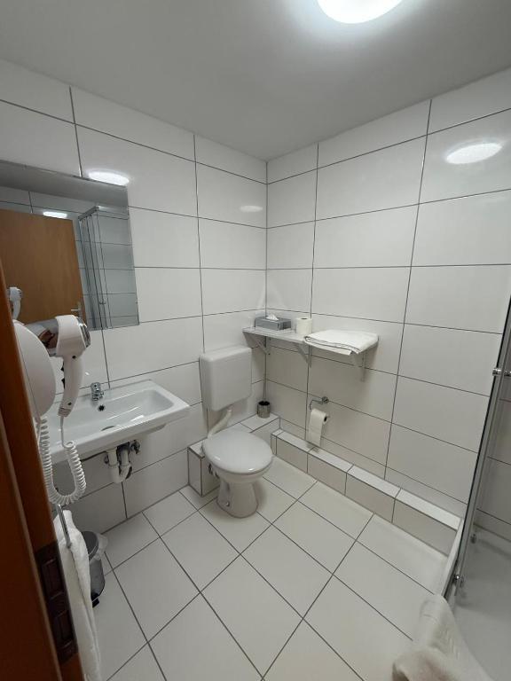 Stadt-Gut-Hotel Zum Rathaus - Double Room
