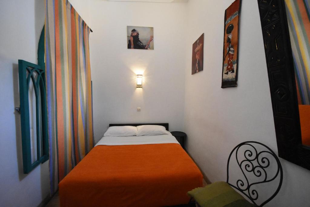 Postel nebo postele na pokoji v ubytování Hotel Dar El Qdima