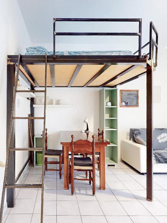 a room with a desk and a bunk bed at Como Lake Palanzone-Appartamento in Castelmarte