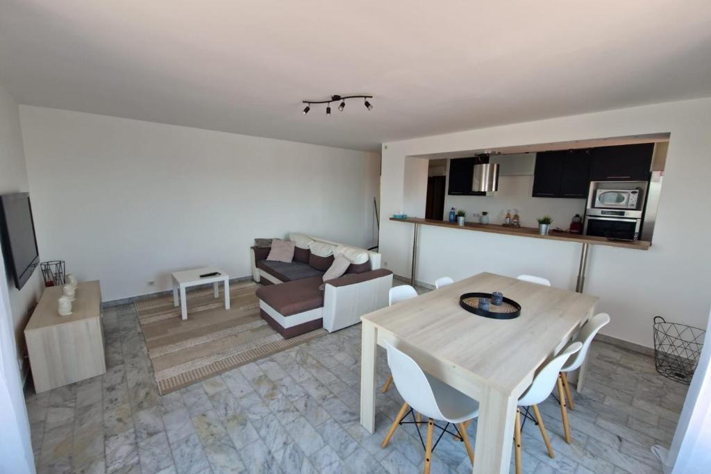 Comfortable stay near the beach and the center