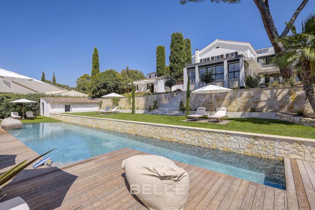 Πισίνα στο ή κοντά στο Villa Cypria