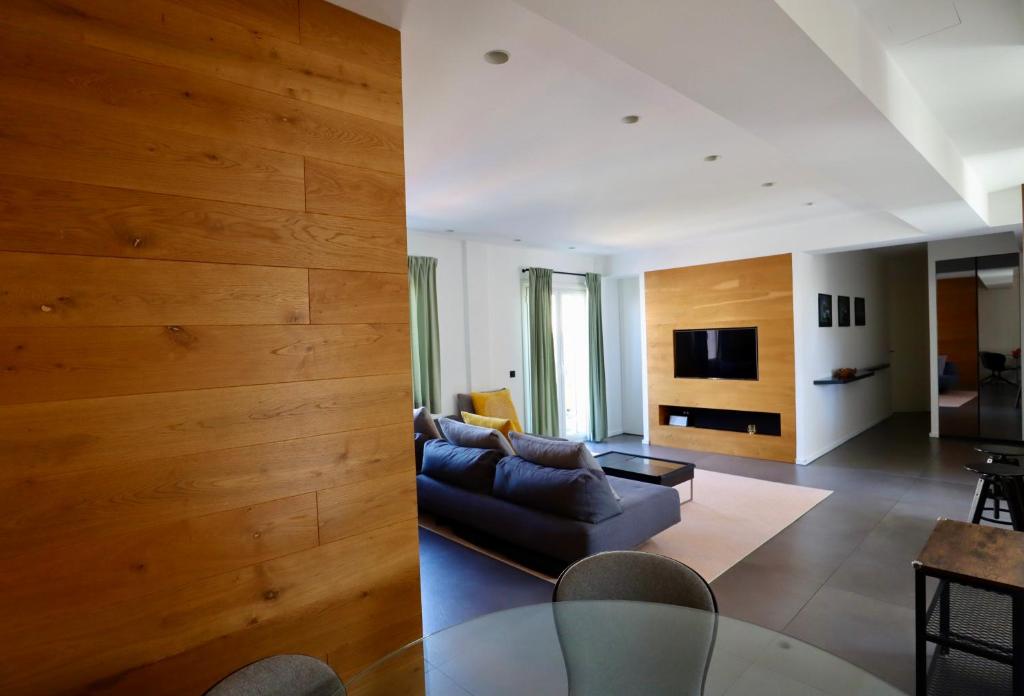 Urban Retreat with Open-Sky Terrace in Pangrati Centre