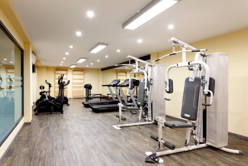 Fitness centrum a/nebo fitness zařízení v ubytování Hotel Ciudad de Alcañiz