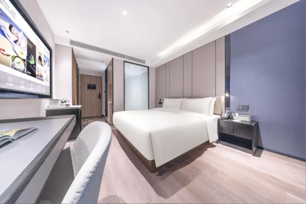 Ένα ή περισσότερα κρεβάτια σε δωμάτιο στο Atour X Hotel Nanjing Mochao Lake Shuiximen Street