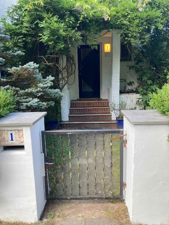 Privatzimmer am Volkspark - Nähe Arenen und Trabrennbahn