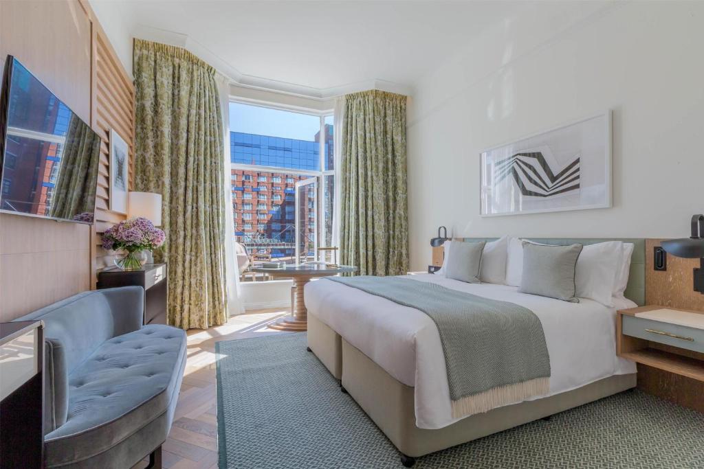 
Premier King Room with Balcony 
