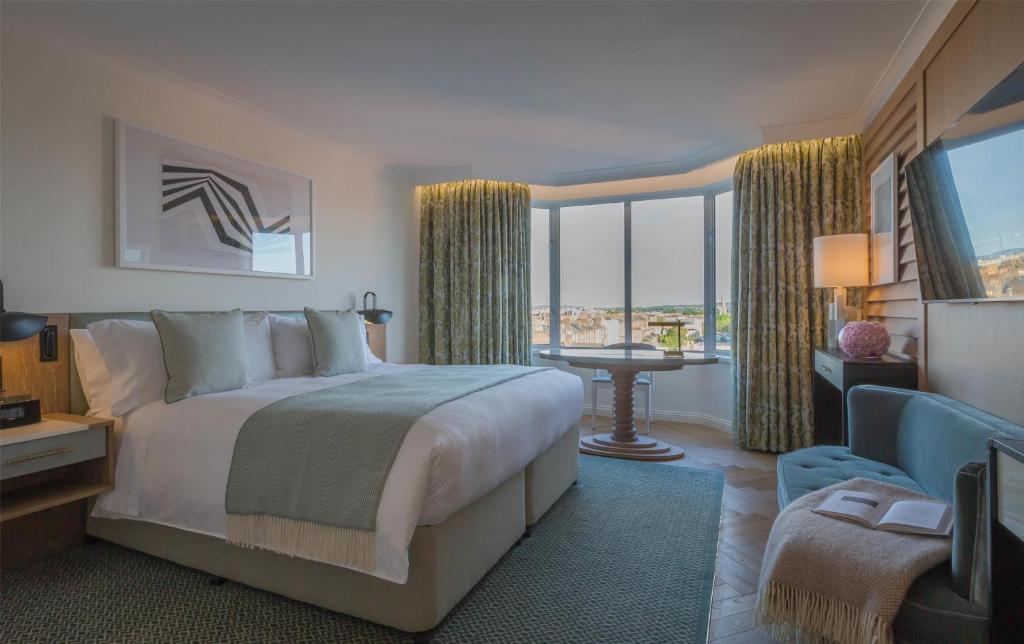 
Premier King Room with View

