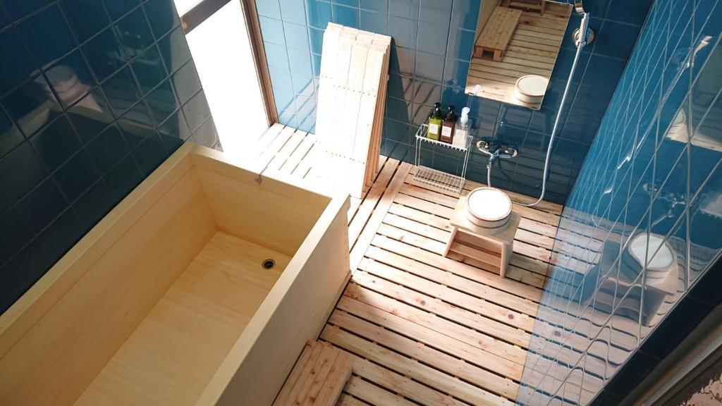 an overhead view of a bathroom with a toilet at Kuonsou - Vacation STAY 90948v in Iwada