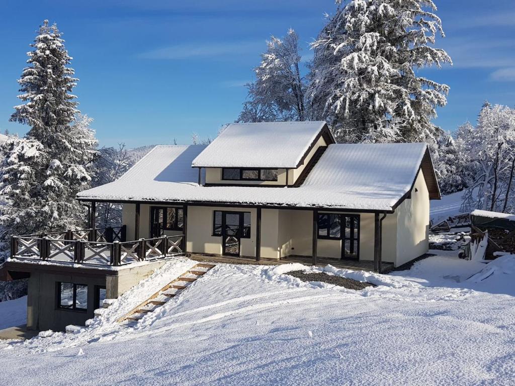 a house in the snow with snow covered trees at Shatiz in Izki