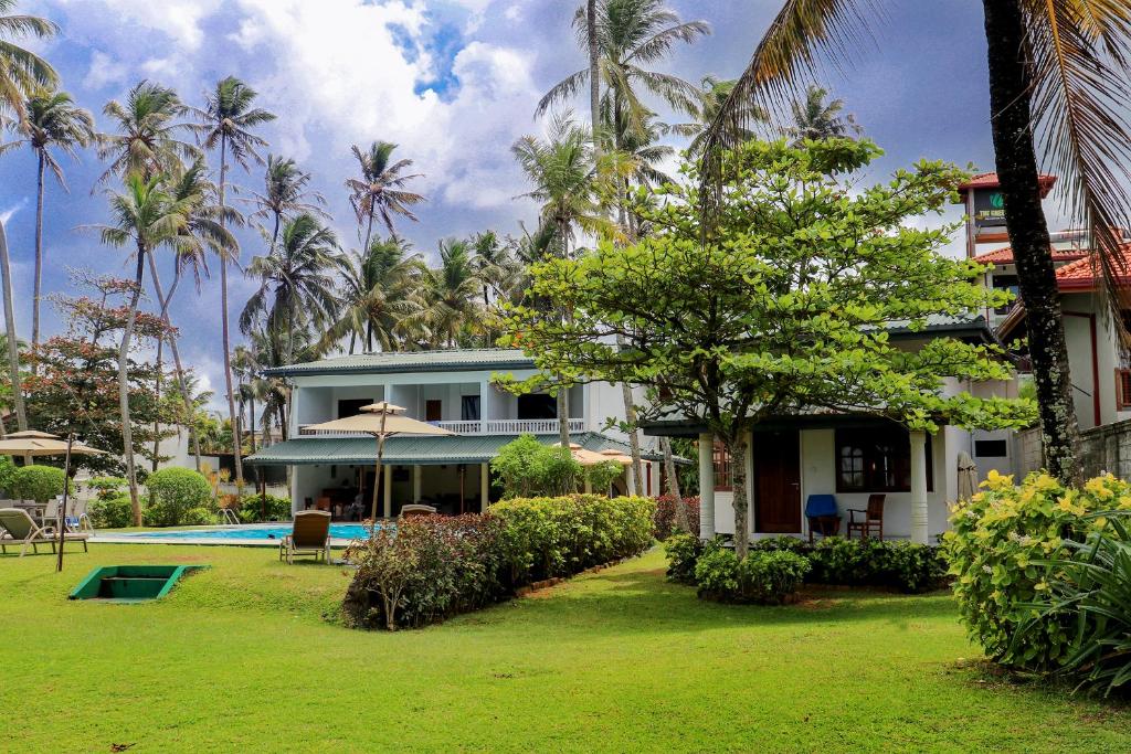 Crystal Villa Weligama - Deluxe Double Room (2 Adults + 1 Child)