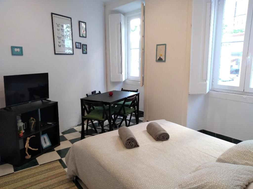 3 bedroom apartment in Mouraria