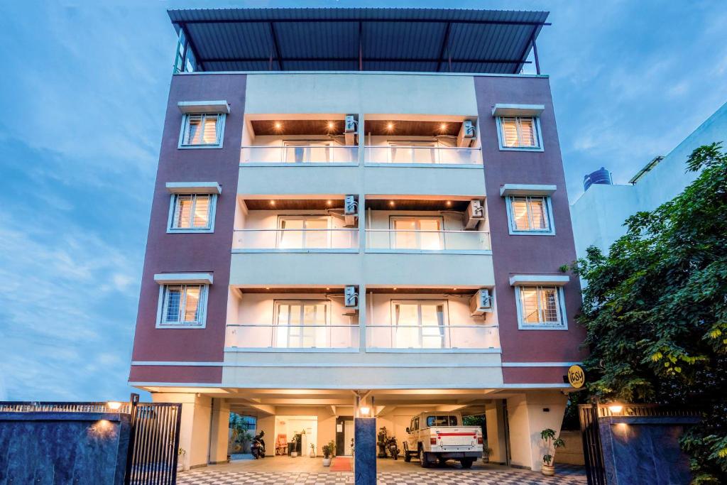 a tall purple building with its lights on at Itsy Hotels Metro in Pune