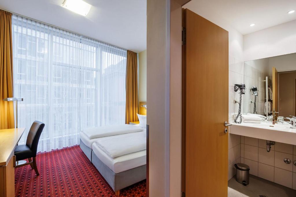 Airporthotel Berlin-Adlershof - Resim 22
