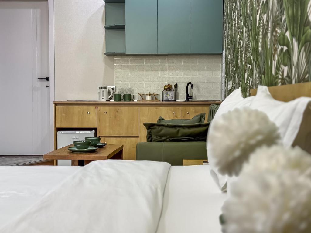 Η κουζίνα ή μικρή κουζίνα στο Shirin And Cozy Apartment With Jacuzzi Balcony