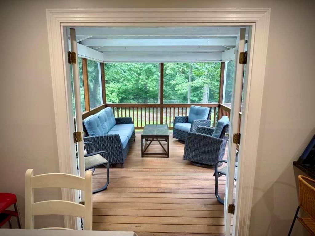 Χώρος καθιστικού στο Quiet Waters Family Home 4BR Sleeps 8