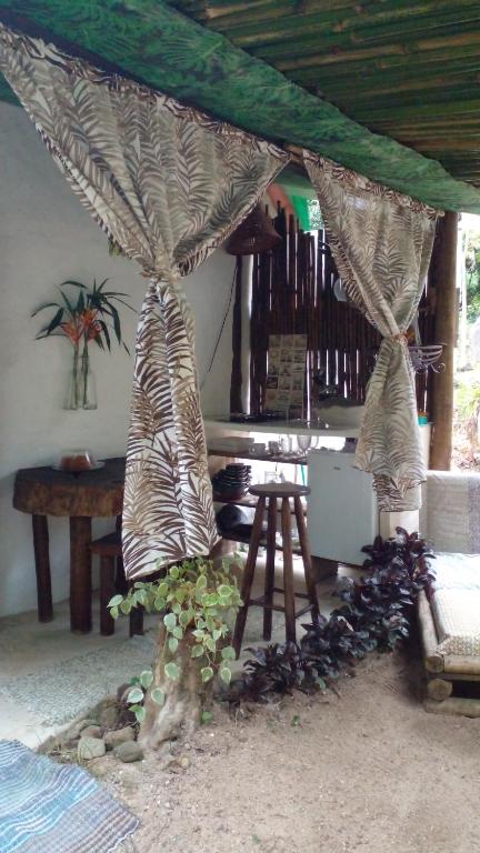 a room with a tent with a table and a stool at Cabana Sem'ente Paraty in Paraty