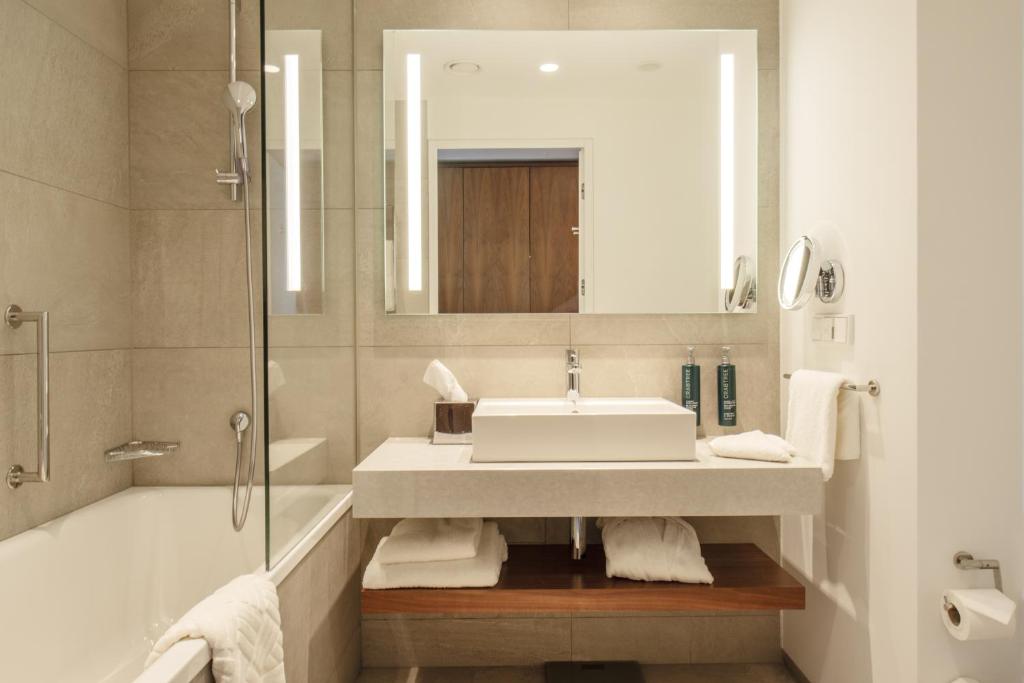 DoubleTree by Hilton Wroclaw - 9