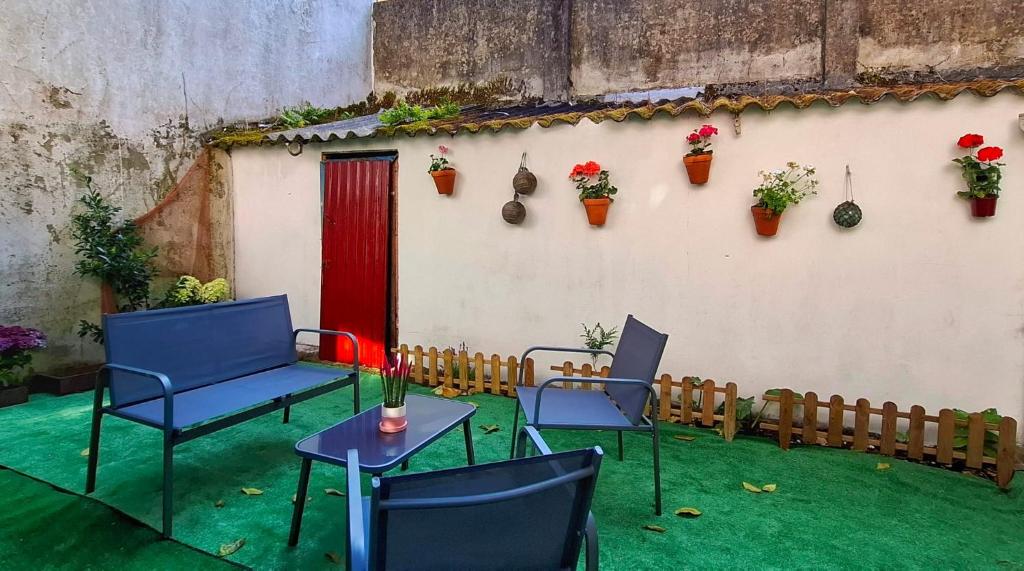 Posezení v ubytování Casa con jardín en Cabo de Cruz, Boiro