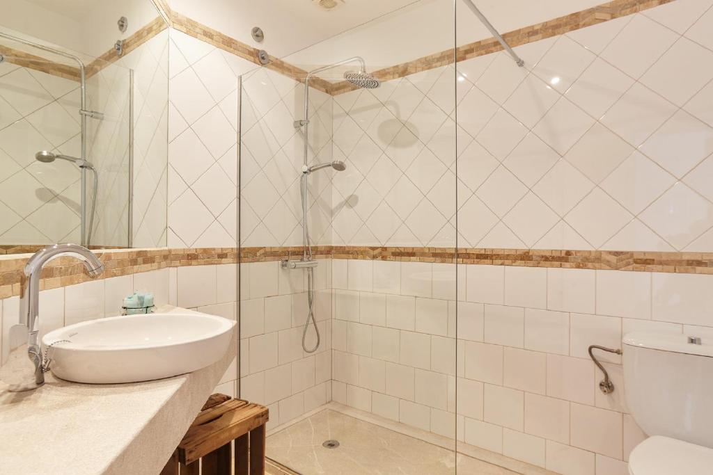 Koupelna v ubytování Apartamentos Castaví