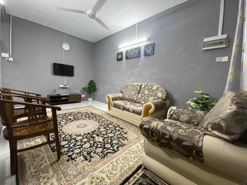 Χώρος καθιστικού στο Homestay sedara