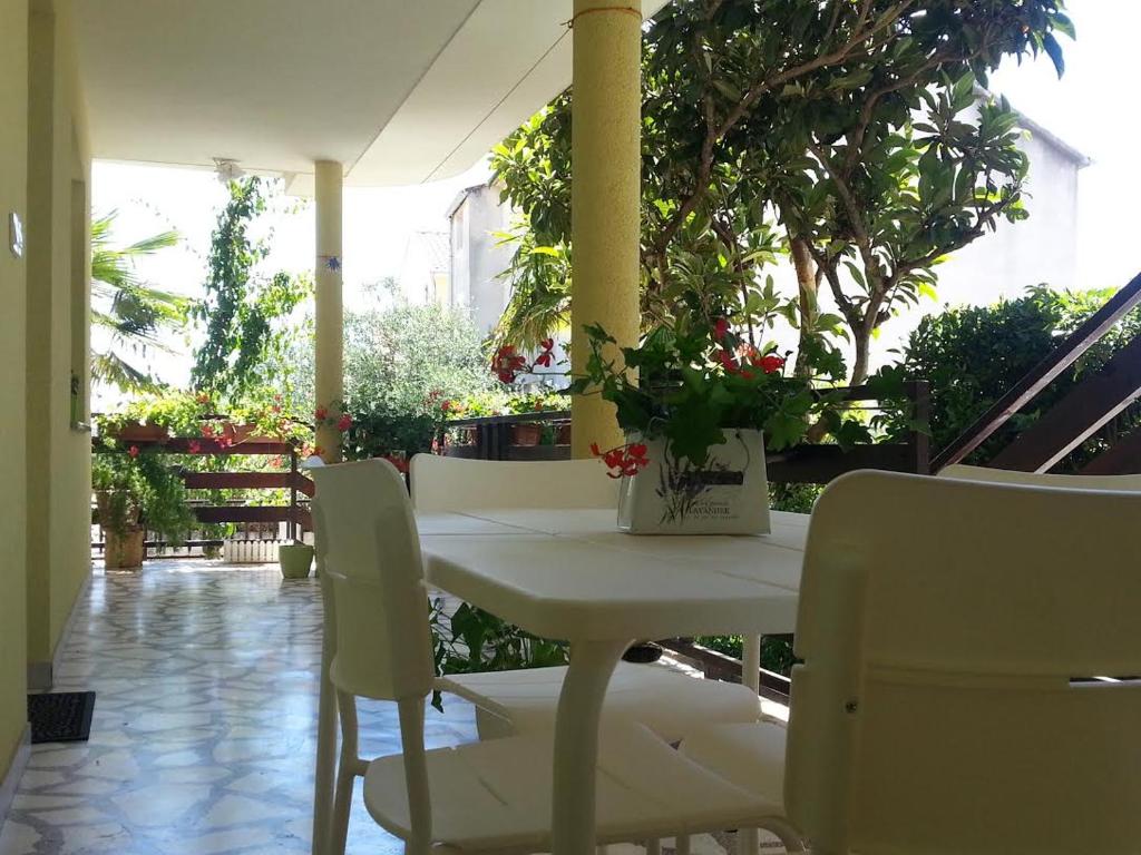 Vonkajšia záhrada v ubytovaní Apartment Perunika