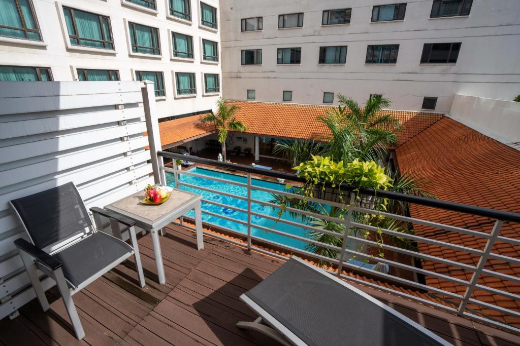 Premier Balcony King