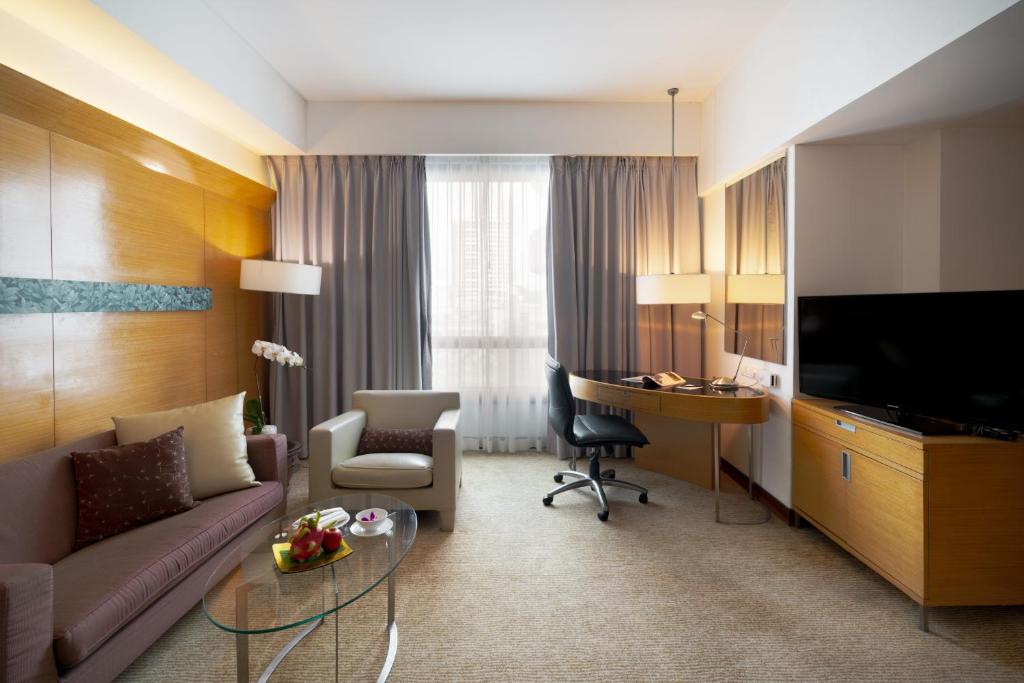 Junior Suite with Airport transfer, 04 Pieces of Laundry Daily, Afternoon Tea and Evening Cocktail