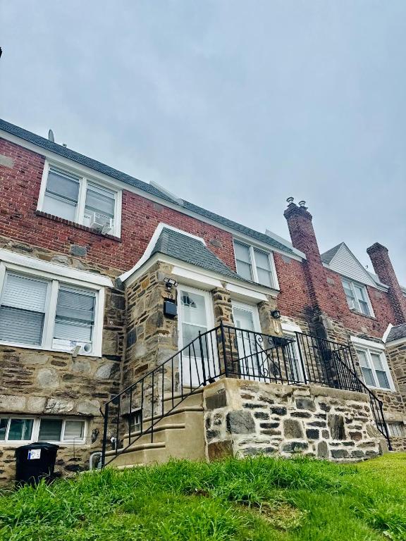Cozy Drexel Hill Retreat - Perfect for Families - Three-Bedroom Apartment