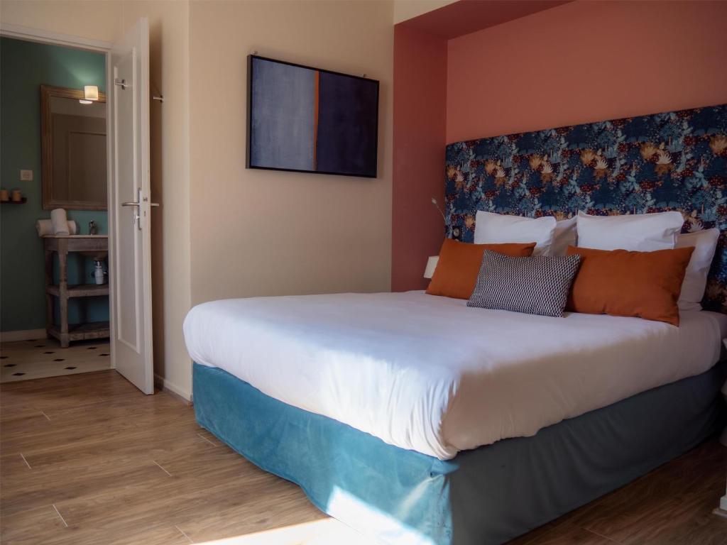 Hotel de la Bourse, Mulhouse Gare, Sure Hotel Collection by Best Western - One Bedroom King Suite