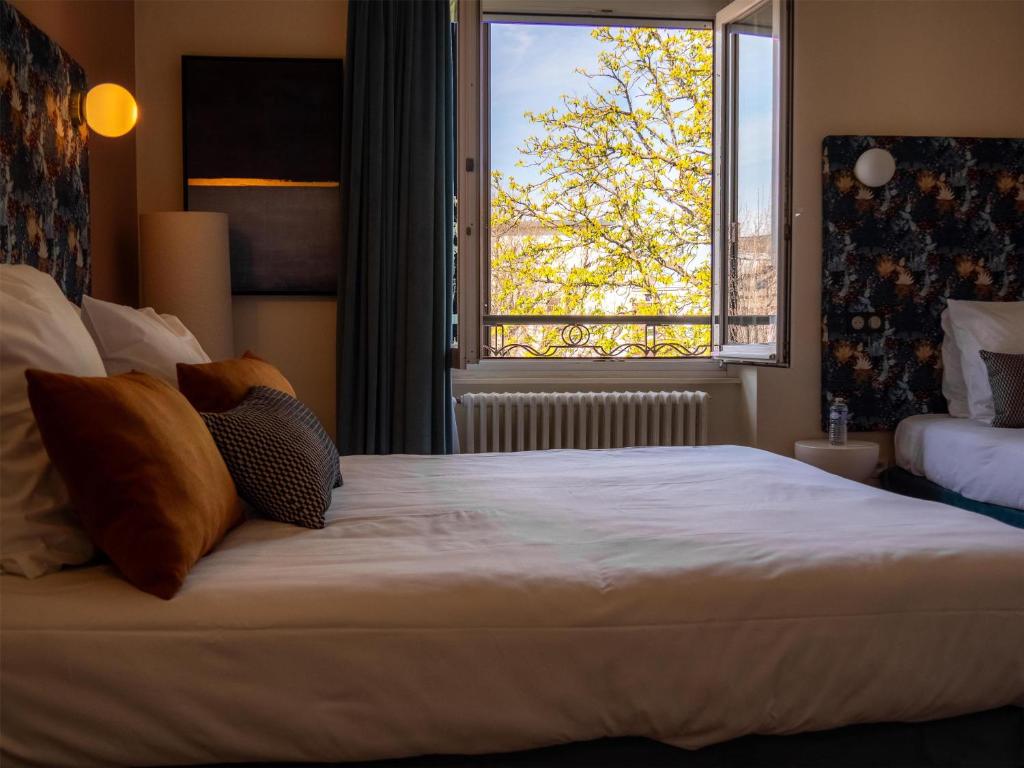 Hotel de la Bourse, Mulhouse Gare, Sure Hotel Collection by Best Western - Comfort Queen Room With Extra Single Bed