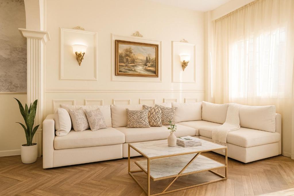 Achrafieh Luxurious Apt, 5 min to Beirut Museum