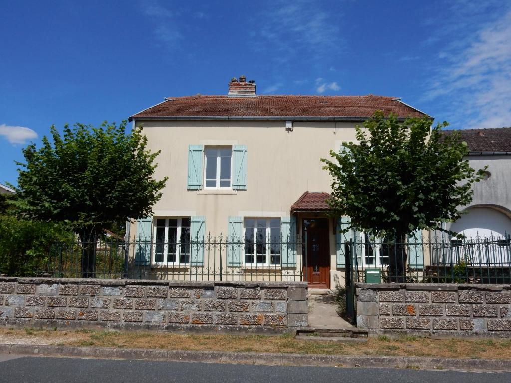 Το κτήριο όπου στεγάζεται  το διαμέρισμα