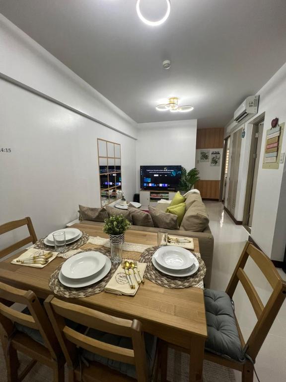 a living room with a table and a couch at Mysuites2go 517 Lenden in Manila