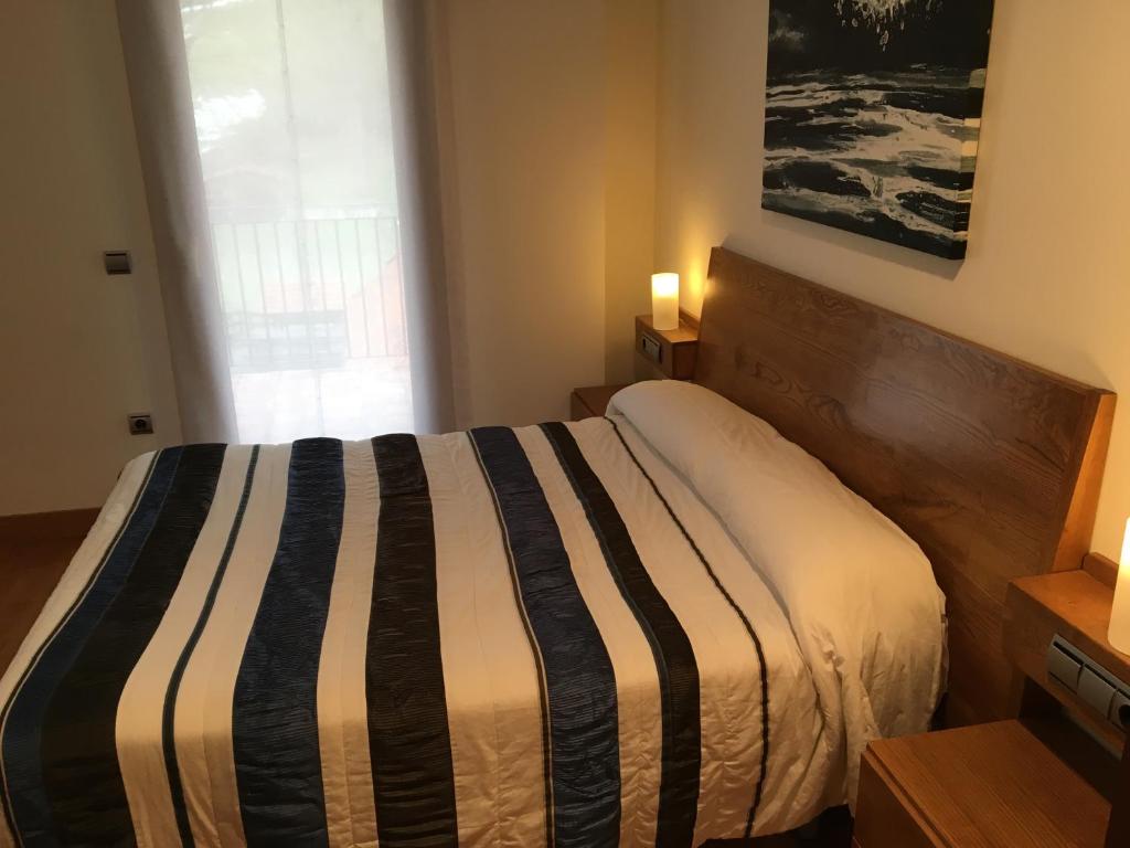 Postel nebo postele na pokoji v ubytování Casa Rural Roncesvalles