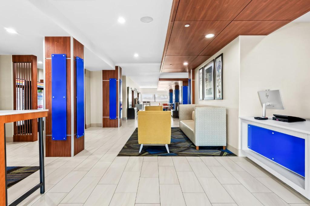 Holiday Inn Express and Suites Hotel - Pauls Valley by IHG photo