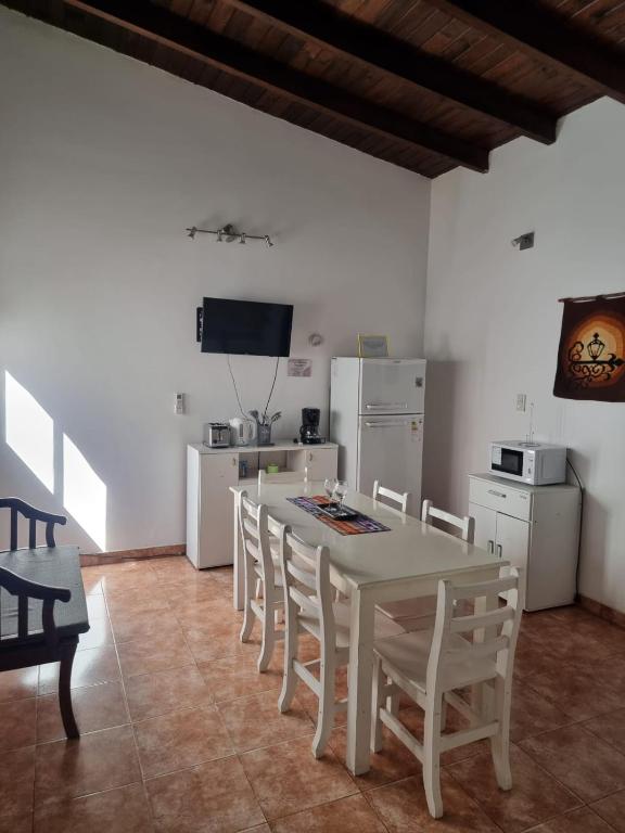 a kitchen with a table and chairs in a room at KAKAN - Dpto 2 dormit- Primer piso in Cafayate