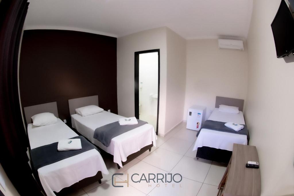 Katil atau katil-katil dalam bilik di Carrijo Hotel